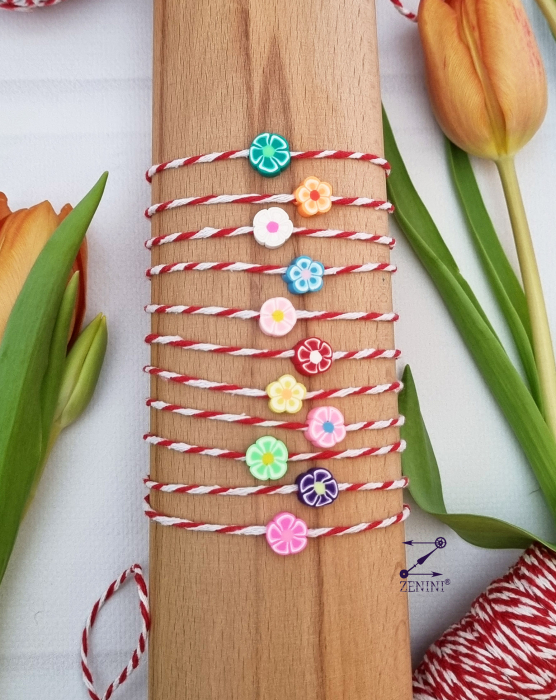 Martisor pentru copii: bratara cu flori colorate [1]