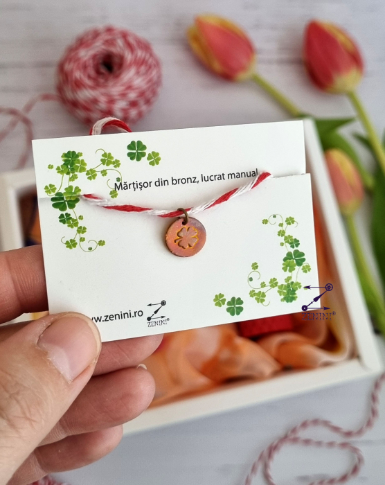 Set cadou 8 Martie: esarfa eleganta, martisor din bronz si lumanare din ceara naturala de albine [3]