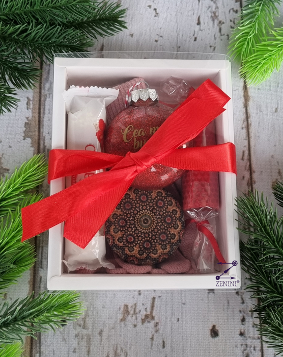 Set cadou Craciun pentru invatatoare: manusi, oglinda, glob personalizat, lumanare din ceara de albine si bomboane Raffaello [2]