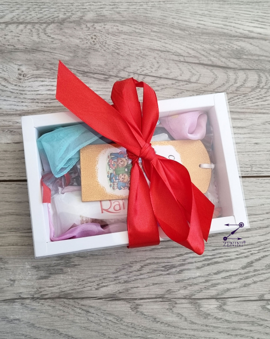 Set cadou educatoare: esarfa eleganta, semn de carte, bomboane Raffaello si lumanare din ceara naturala de albine [2]