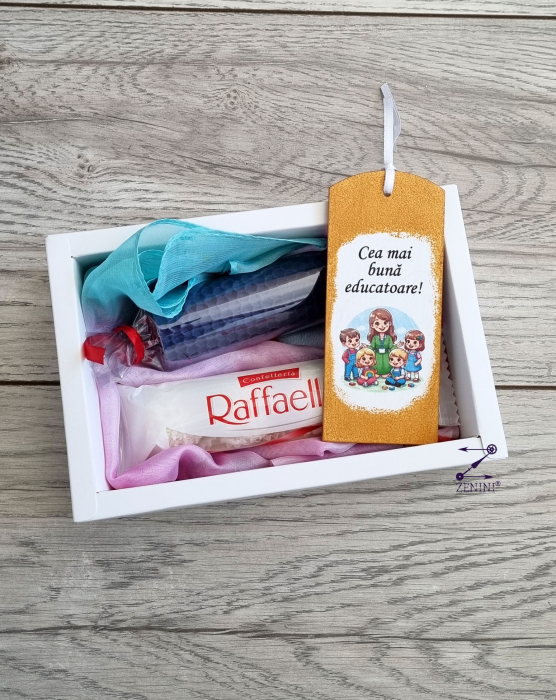 Set cadou educatoare: esarfa eleganta, semn de carte, bomboane Raffaello si lumanare din ceara naturala de albine [1]
