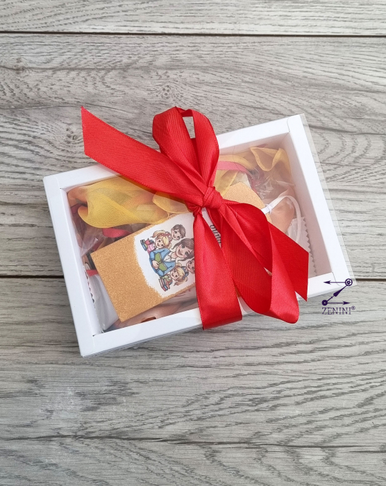Set cadou invatatoare: esarfa eleganta, semn de carte, bomboane Raffaello si lumanare din ceara naturala de albine [2]