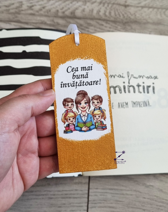 Set cadou invatatoare: esarfa eleganta, semn de carte, bomboane Raffaello si lumanare din ceara naturala de albine [3]