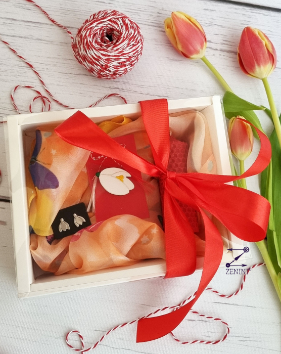 Set cadou Martisor: esarfa eleganta, cercei din argint, martisor si lumanare din ceara naturala de albine [2]