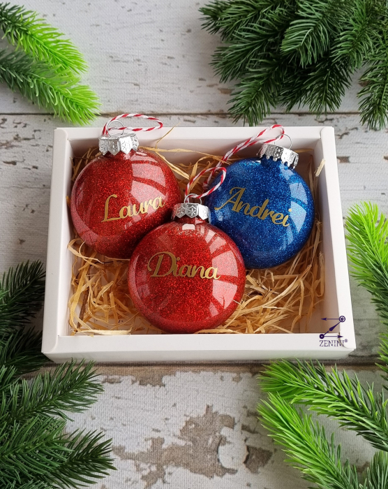 Set cadou personalizat: globuri cu numele voastre [1]