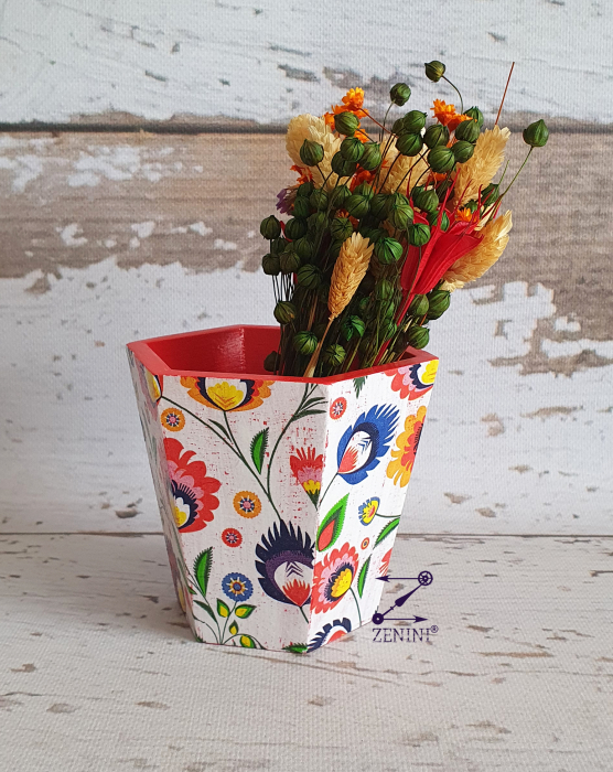 Decoratiune din lemn cu model folk [7]