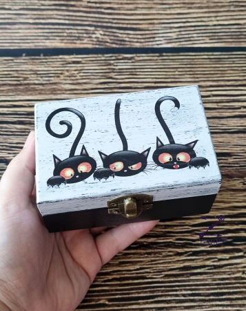 Cutie cu 3 pisici negre [2]