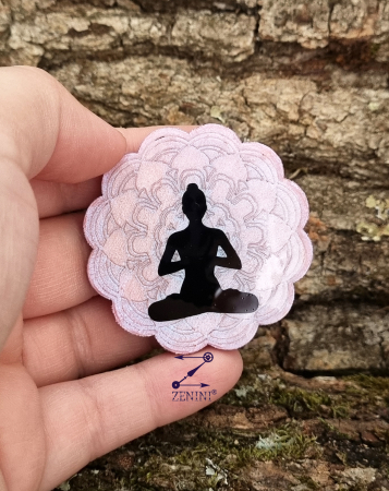 Brosa mandala si silueta yoga, glazurata cu rasina [2]