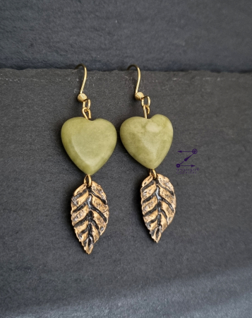 ALTE BIJUTERII - Cercei cu frunze din bronz si inimi de jad