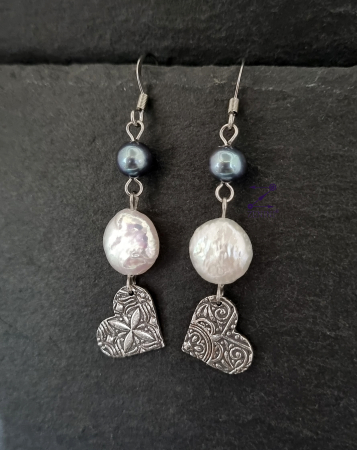 Cercei cu perle de cultura si inimioare de argint cu model oriental [1]