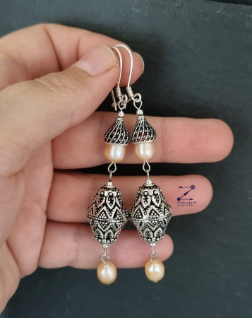 Cercei lungi din argint cu model oriental si perle de cultura piersica - unicat [1]