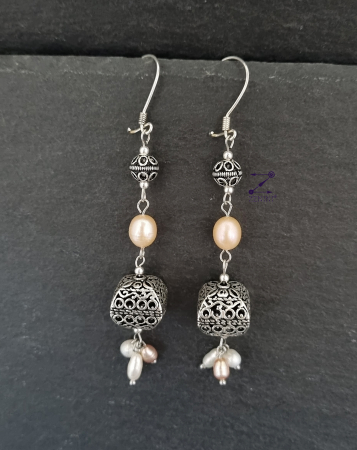 BIJUTERII ARGINT - Cercei lungi din argint cu model oriental si perle de cultura - unicat