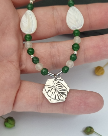 BIJUTERII - Colier cu jad, agate, sidef si hematit cu medalion argint cu frunza de Monstera - unicat