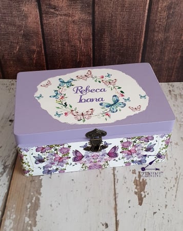 Cutii de dar botez - Cutie amintiri cu fluturi mov, personalizata cu nume