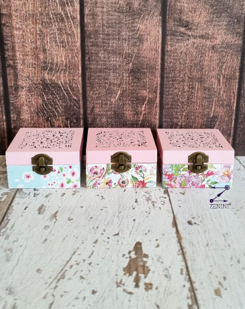 Cutii bijuterii - Cutie cu model floral si capac decupat