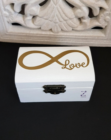 Cutiuta verighete din lemn Iubire infinita Infinite Love, cu pernuta din satin catifelat - personalizata