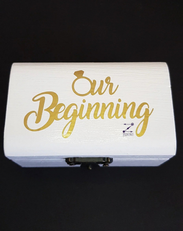 Cutiuta verighete din lemn Our Beginning, cu pernuta din satin catifelat - personalizata [1]
