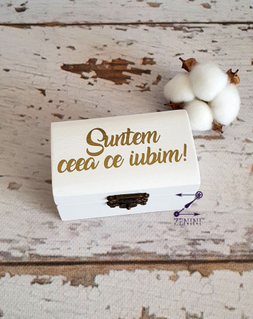 Cutii verighete - Cutiuta verighete din lemn Suntem ceea ce iubim, cu pernuta din satin catifelat - personalizata