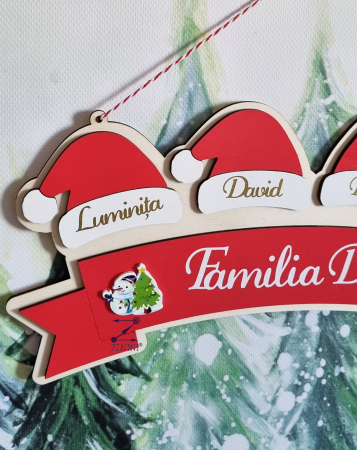 Decoratiune membrii familiei cu caciulite Mos Craciun [3]