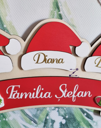 Decoratiune membrii familiei cu caciulite Mos Craciun [6]