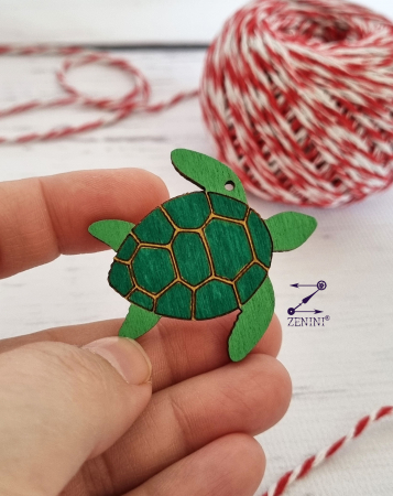 Martisor broasca testoasa din lemn, pictat manual [1]