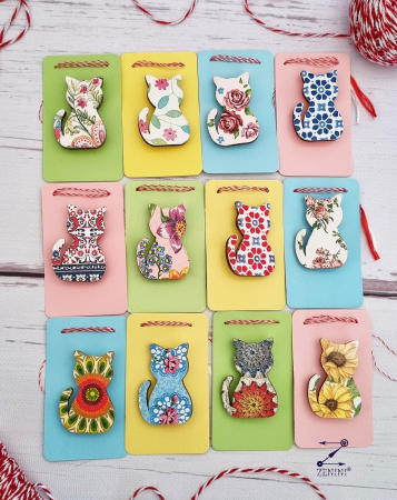 Martisor brosa pisici colorate din lemn, diverse modele