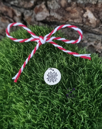Martisor floare de inspiratie traditionala, din argint