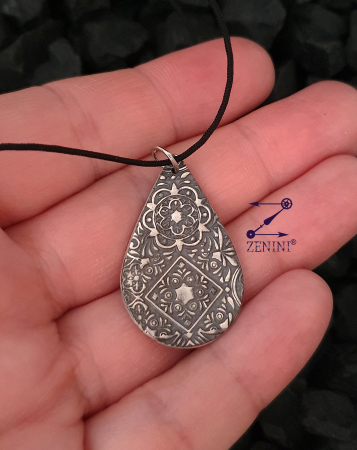 Medalion lacrima din argint cu model oriental