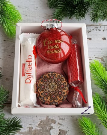 Craciun - Set cadou Craciun cea mai buna mama: manusi, oglinda, glob personalizat, lumanare din ceara de albine si bomboane Raffaello