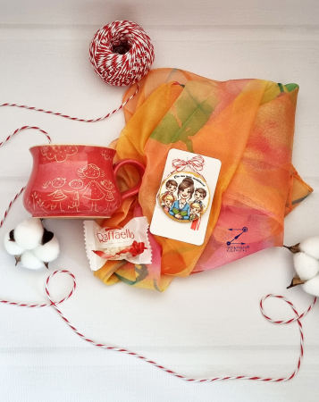 Martisor - Set cadou martie pentru invatatoare: cana ceramica, esarfa eleganta, brosa martisor si bomboana Raffaello