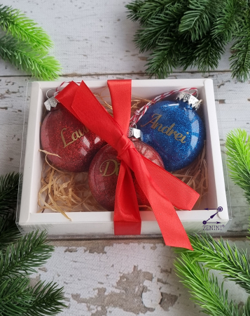 Set cadou personalizat: globuri cu numele voastre [1]