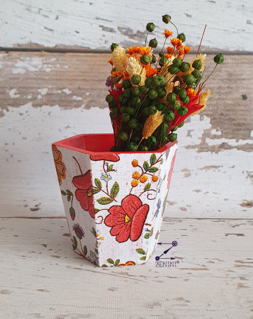 Decoratiune din lemn cu model folk [4]