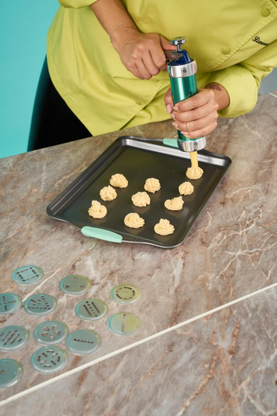 APARAT BISCUITI/FURSECURI, SIMONA POPE [6]