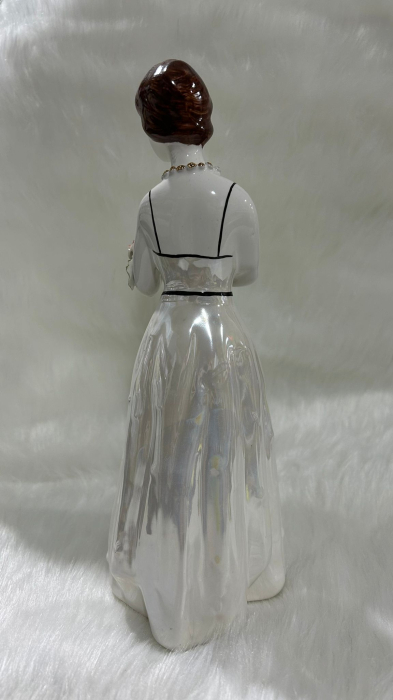 Bibelou Decorativ din Portelan, Model Ancuta, Inaltime 25 cm, Finisaj Lucios [3]