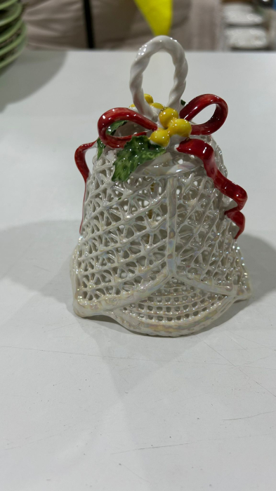 Clopotel Decorativ din Portelan Fin, Model Dantelat "Lace", Decorat cu Funda Rosie si Impletitura Aurie, Inaltime 10 cm, Alb Perlat [7]