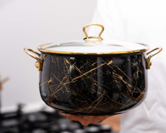 Cratita emailata, 22x14cm, 5 litri, manere titan aurii, capac sticla, inclusiv inductie, Goldmann, neagra [2]