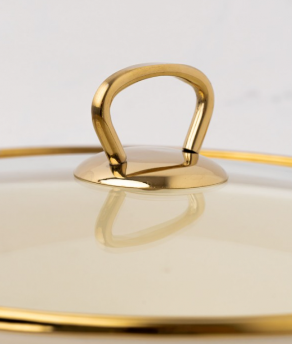 Cratita emailata, 24x15cm, 6.2 litri, manere titan aurii, capac sticla, inclusiv inductie, Goldmann, bej [11]