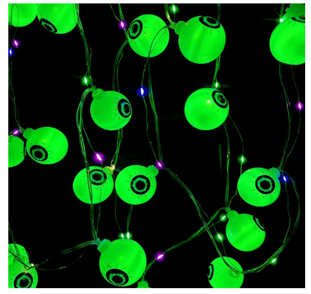 Decoratiuni colorate in forma de globi oculari