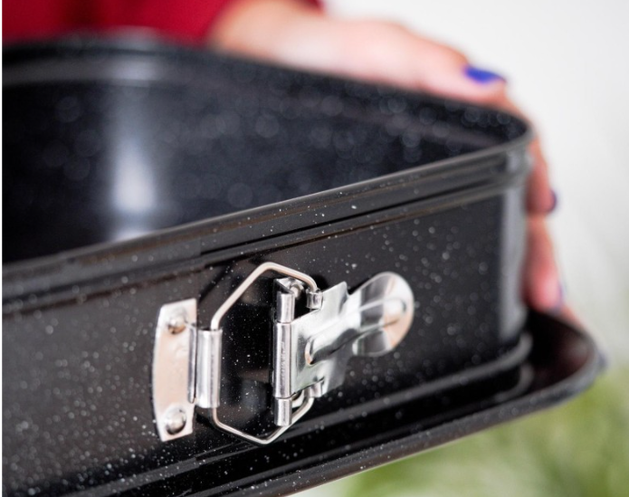 Tava Schmitter, ceramica, 39.5 x 26 x 7 cm [2]