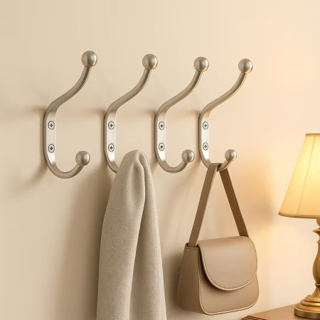 Accesorii pentru gradina - Set 4 carlige metalice de perete, 9,5 cm, aurii, cu montare prin insurubare, pentru haine, prosoape, genti, chei si palarii, pentru baie, hol, dormitor si dulap