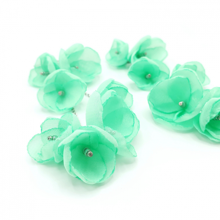 cercei-foarte-lungi-flori-verde-menta [5]