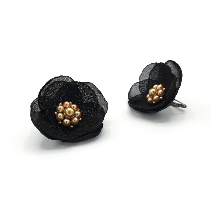 cercei-tortite-floare-neagra-mijloc-auriu-perle [4]