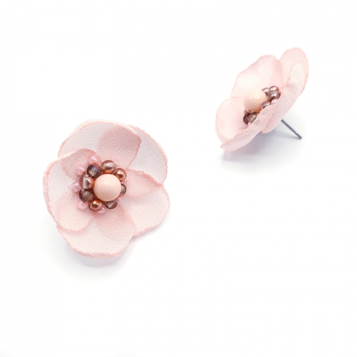cercei-mici-floare--roz-pal [1]