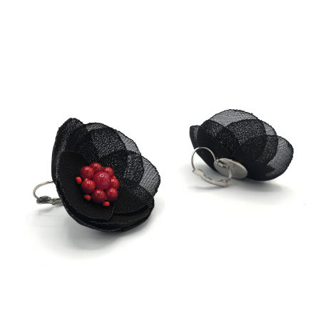 cercei-tortite-floare-neagra-mijloc-rosu-perle [2]