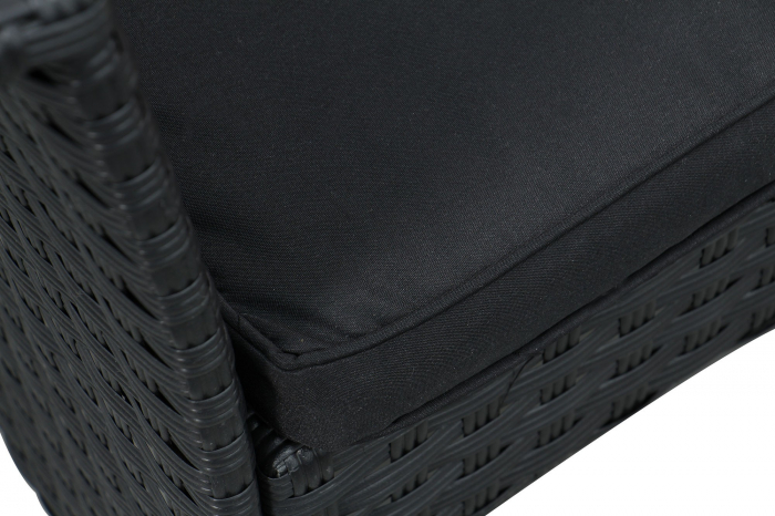 Set masă dreptunghiulară cu 2 fotolii și 1 canapea cu perne. [2]