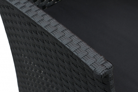 Set masă dreptunghiulară cu 2 fotolii și 1 canapea cu perne. [2]