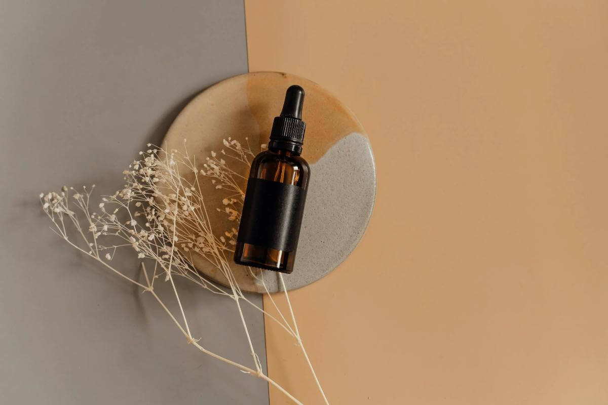1.CBD pentru Crohn-sticluta, flori uscate