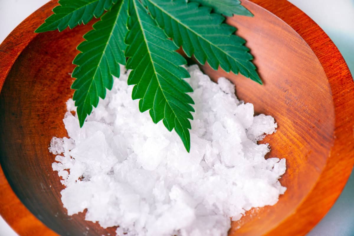 Cristale de CBD - tot ce trebuie sa stii despre cea mai pura forma de canabidiol