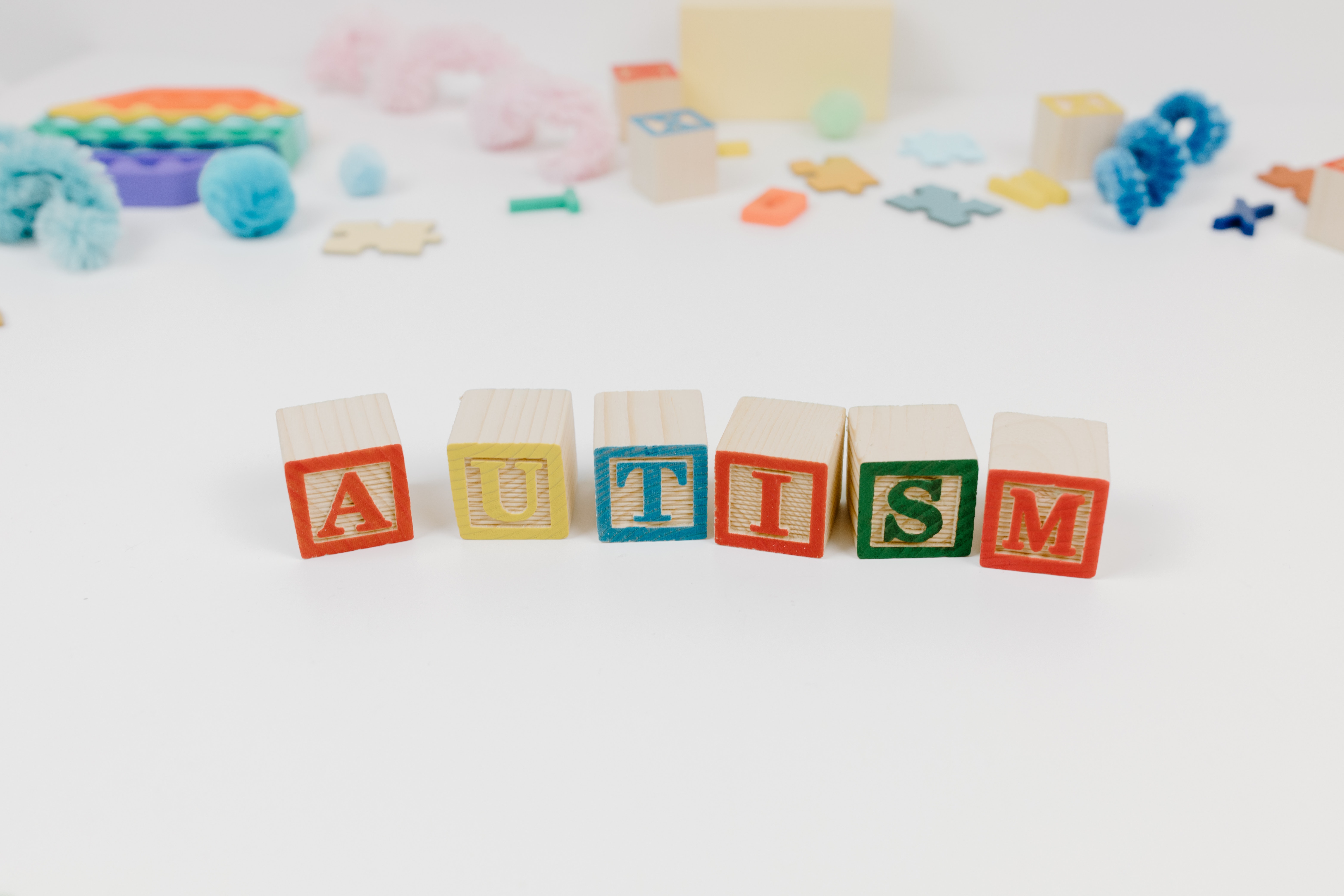 CBD in autism - beneficii, dozaj, administrare, contraindicatii si alte informatii utile