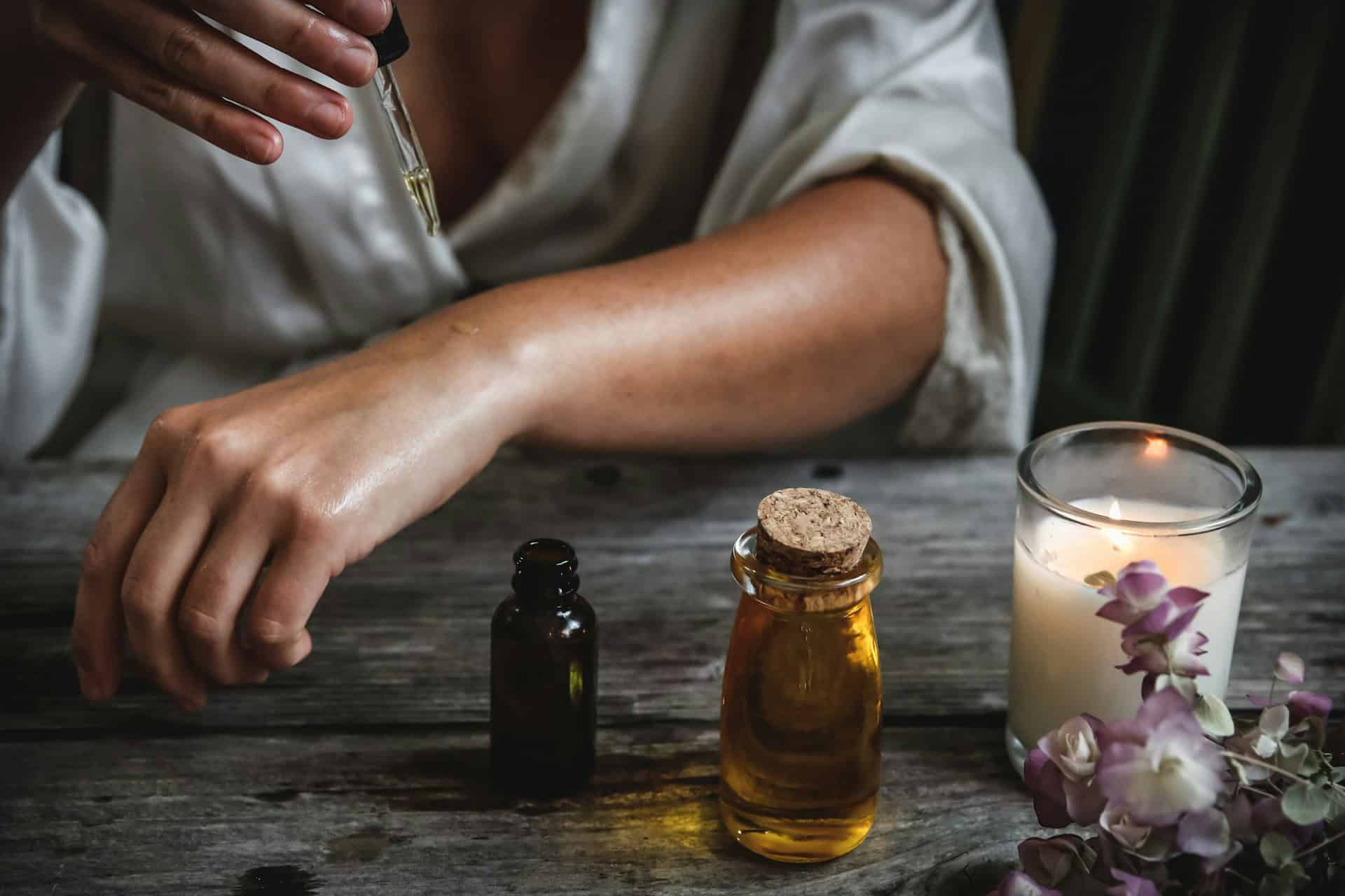 Ulei de canabis pentru psoriazis - tot ce trebuie sa stii despre acest tratament naturist